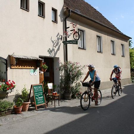 Weinbau-Gaestezimmer Martin Und Eva Maria Jamek Weissenkirchen in der Wachau Extérieur photo